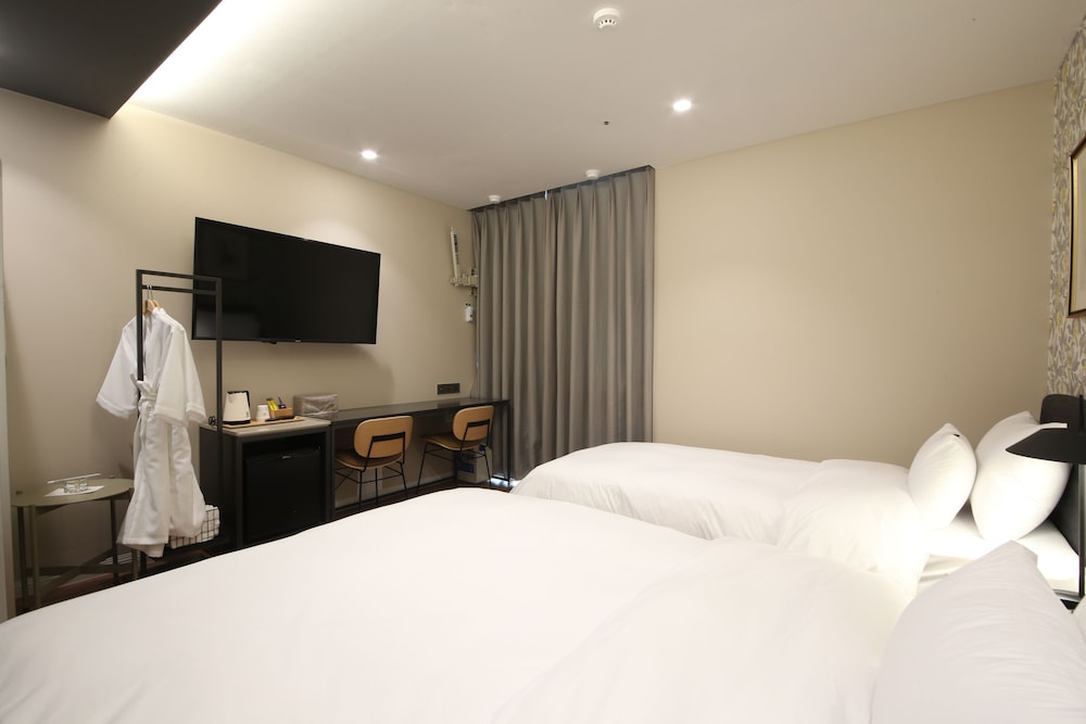 Deluxe Twin Room - Photo 22