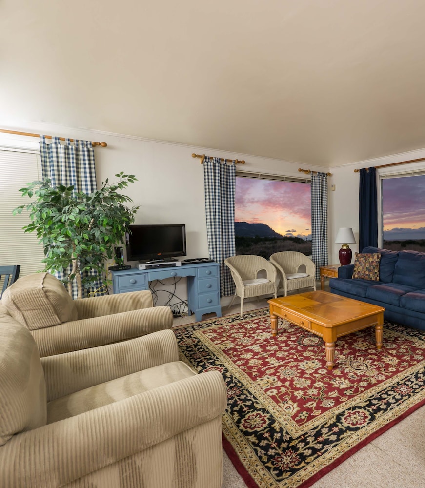 Condo, 3 Bedrooms, Partial Ocean View, Oceanfront photo 2