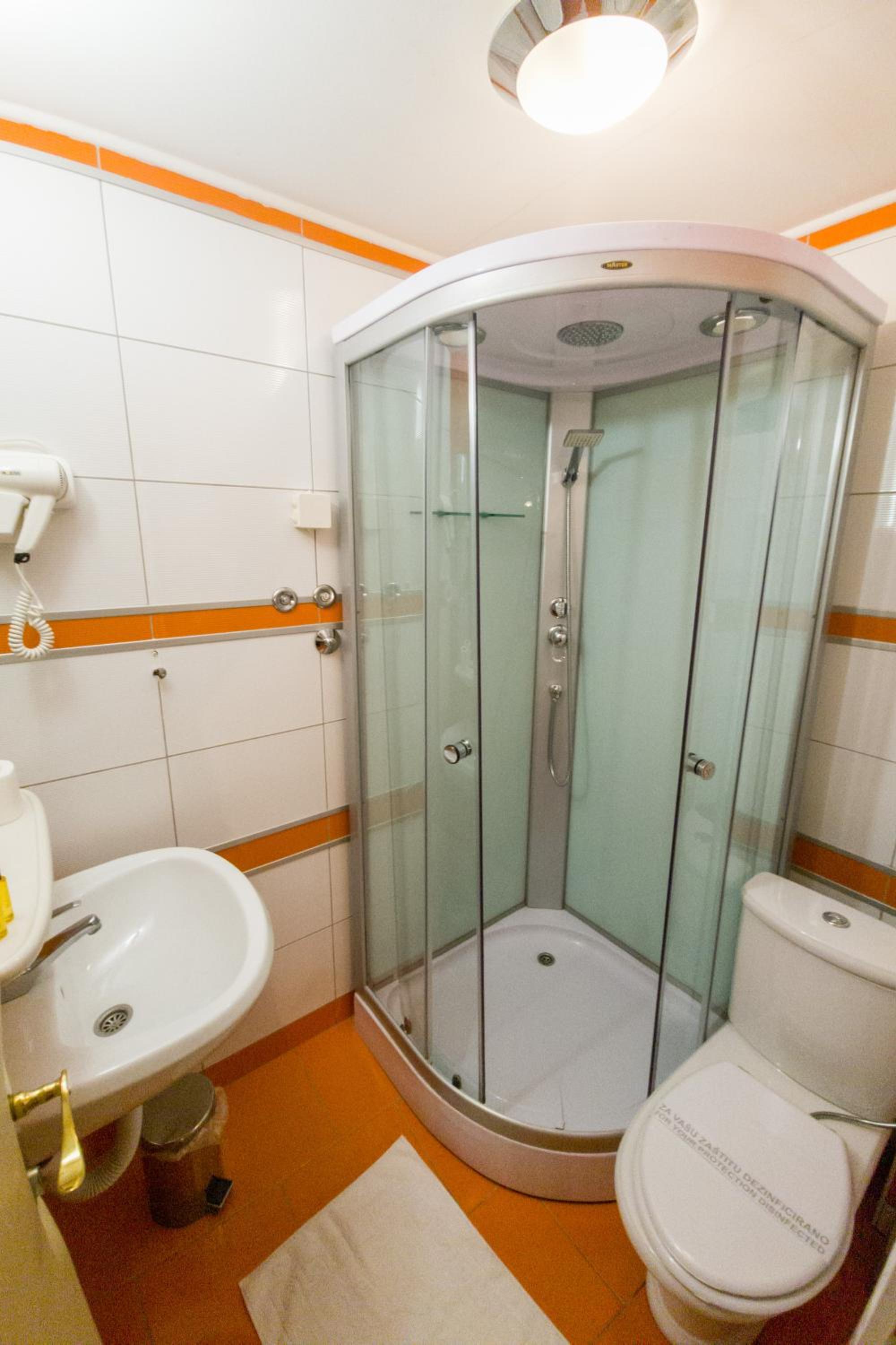 Triple Room - Photo 7