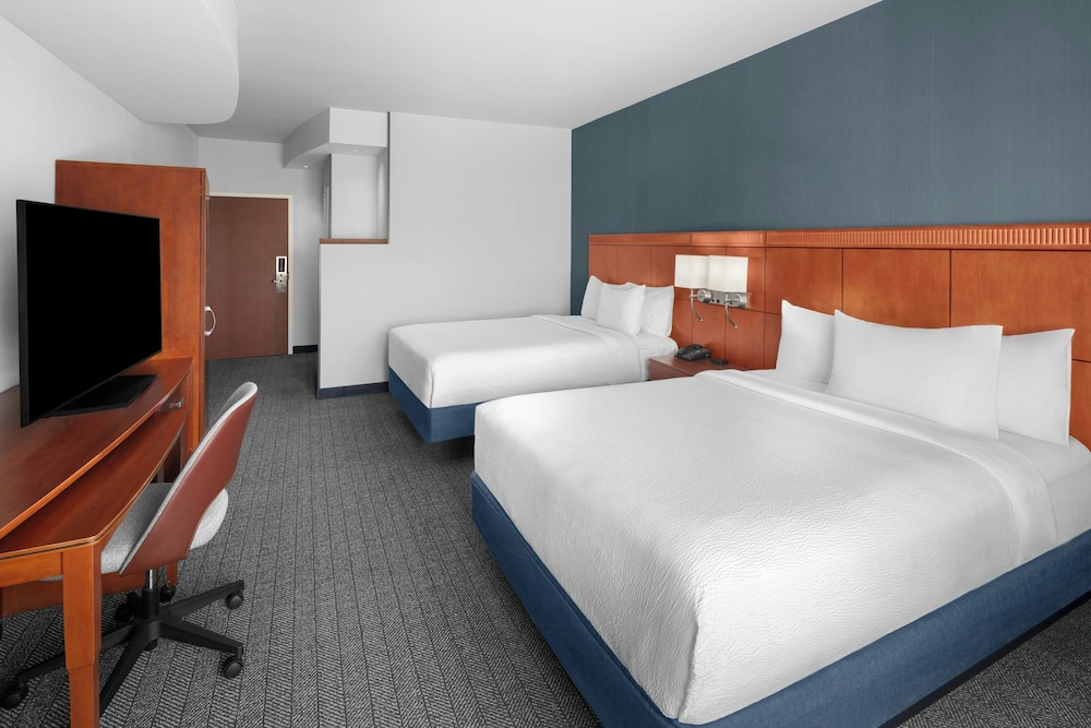 Room, 2 Queen Beds (Mobility/Hearing Access, Roll-in Shwr)