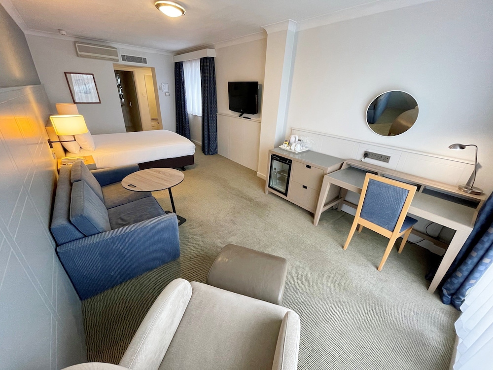 Premium Room, 1 Queen Bed with Sofa bed - Photo 3