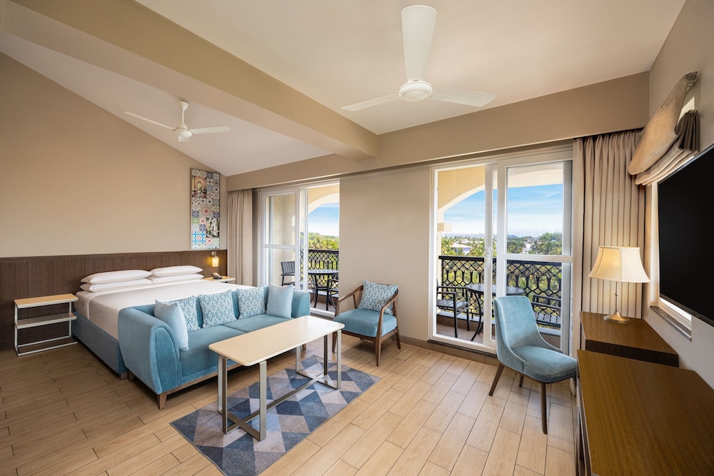 Studio Suite, 1 Queen Bed, Balcony (Corner)