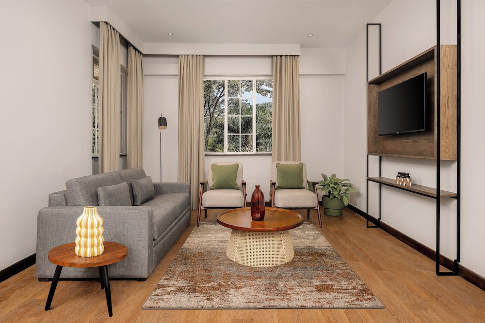 Suite, 1 King Bed with Sofa bed, Garden View (Jacaranda)