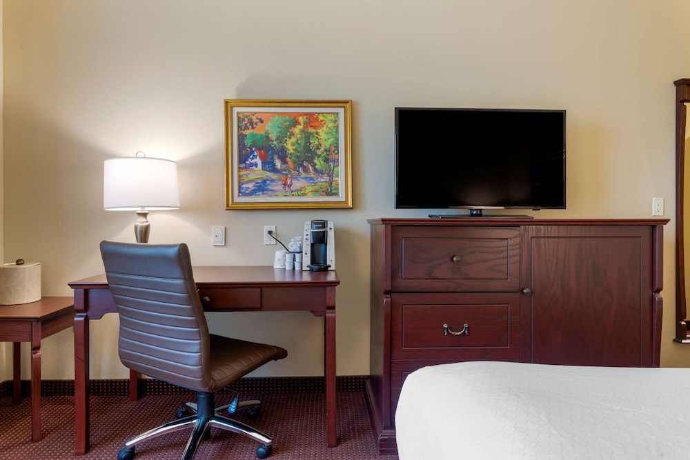 Suite, 1 King Bed, Non Smoking, Jetted Tub - Photo 3