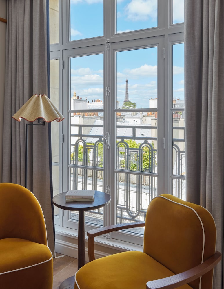 La Chambre - Eiffel Tower View photo 1