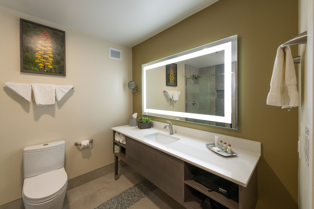 Deluxe Room, 2 Queen Beds, Balcony photo 2