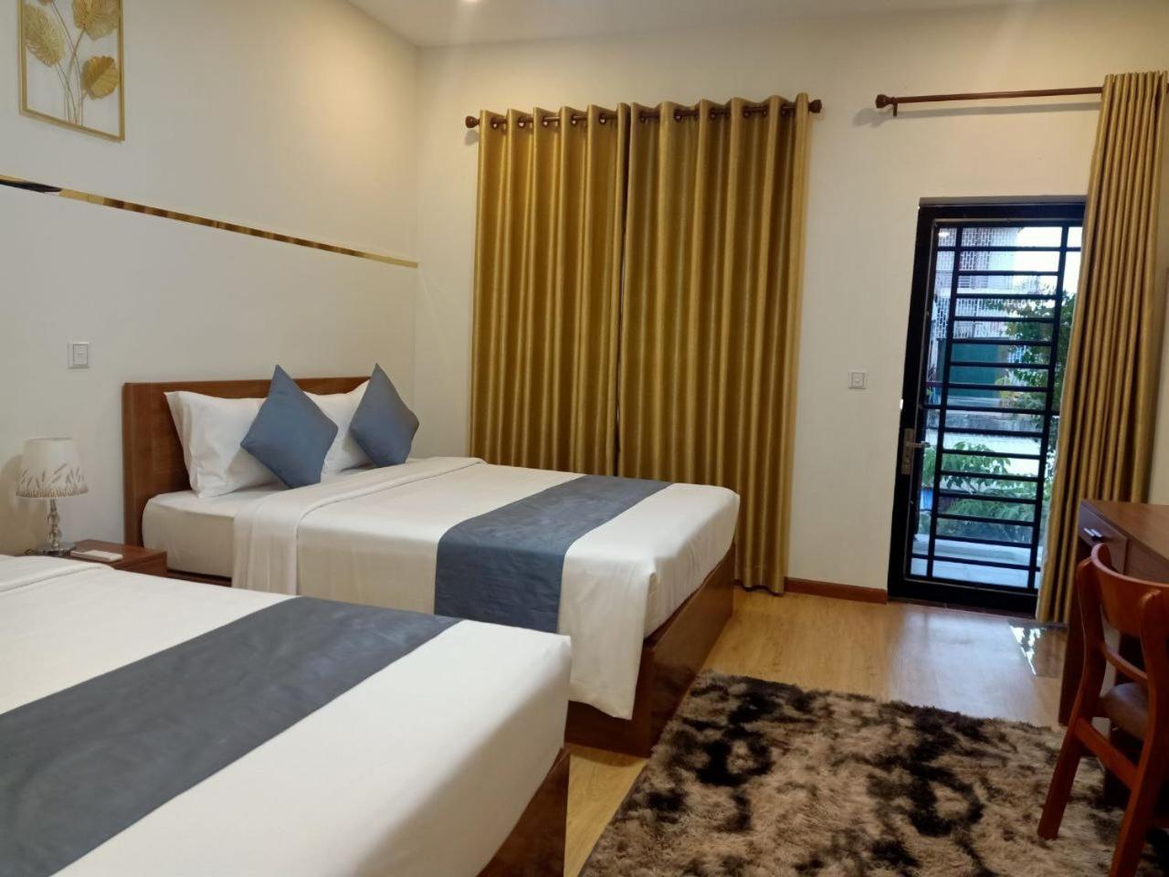 Twin Room with Balcony - Photo 6