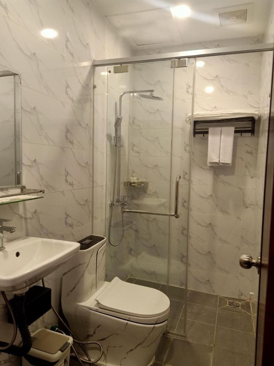 Twin Room with Balcony - Photo 8