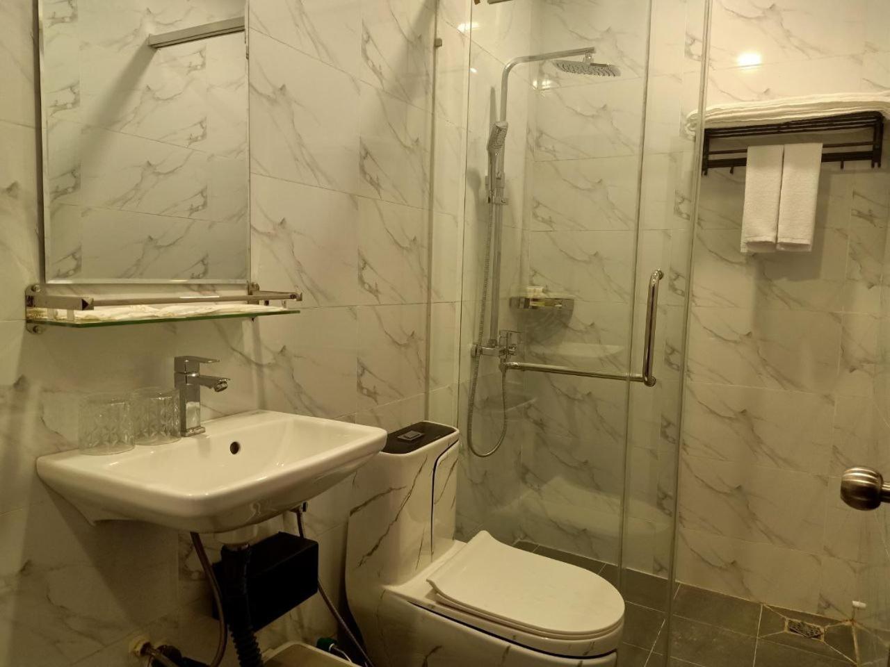 Twin Room with Balcony - Photo 9