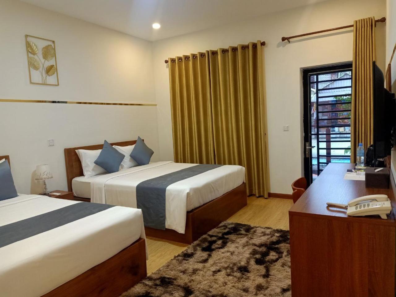 Twin Room with Balcony - Photo 10