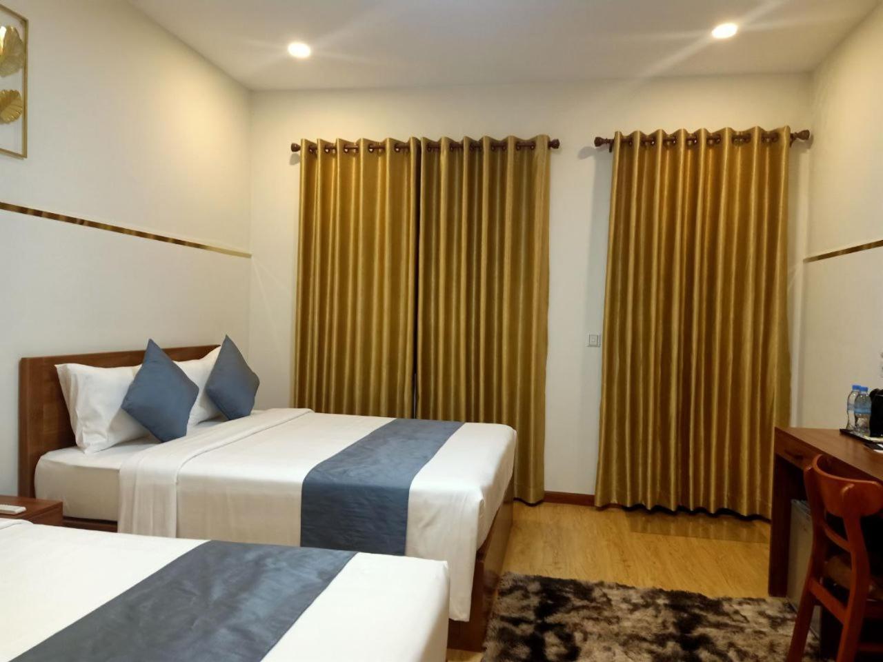 Twin Room with Balcony - Photo 12