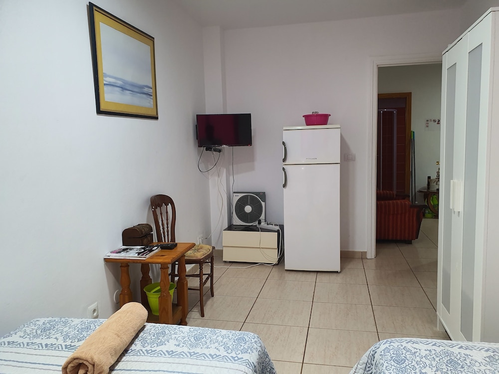Doramas Private Rooms 5 wifi free shared toilet (2 camas inividuales 90 por 200)CON VISTA photo 3