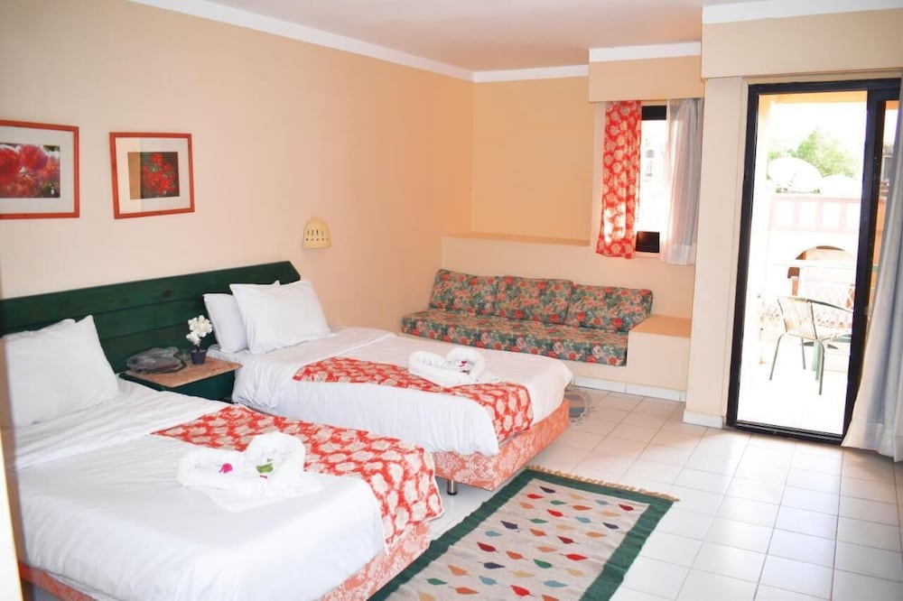 Economy Double Room, 2 Double Beds
