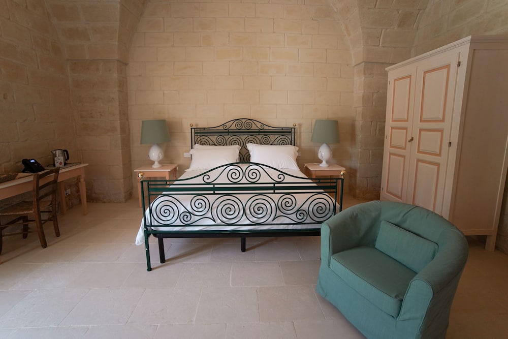 Deluxe Room - Photo 7