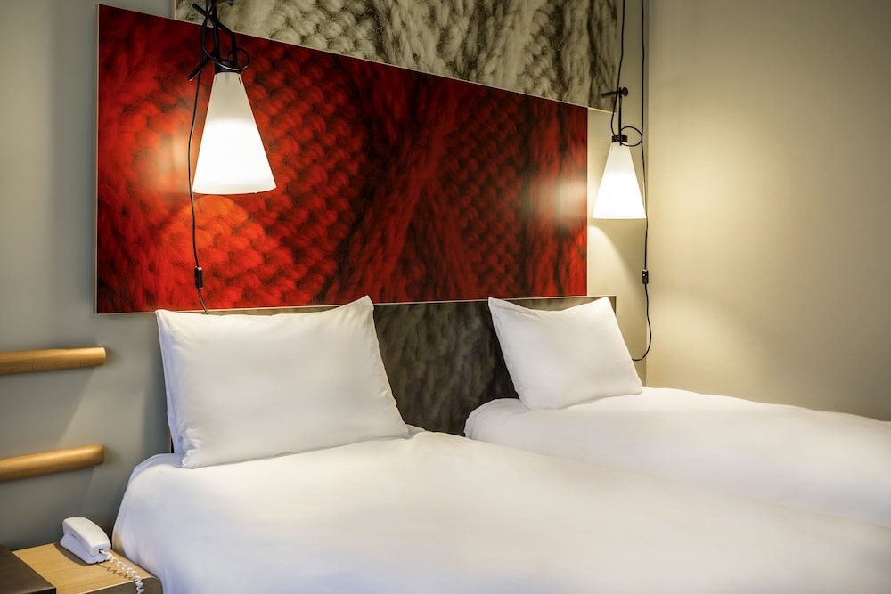 Standard Room, 2 Twin Beds - Photo 13