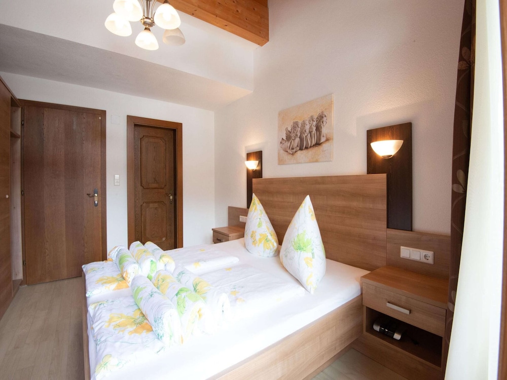 Classic Apartment, 3 Bedrooms photo 2