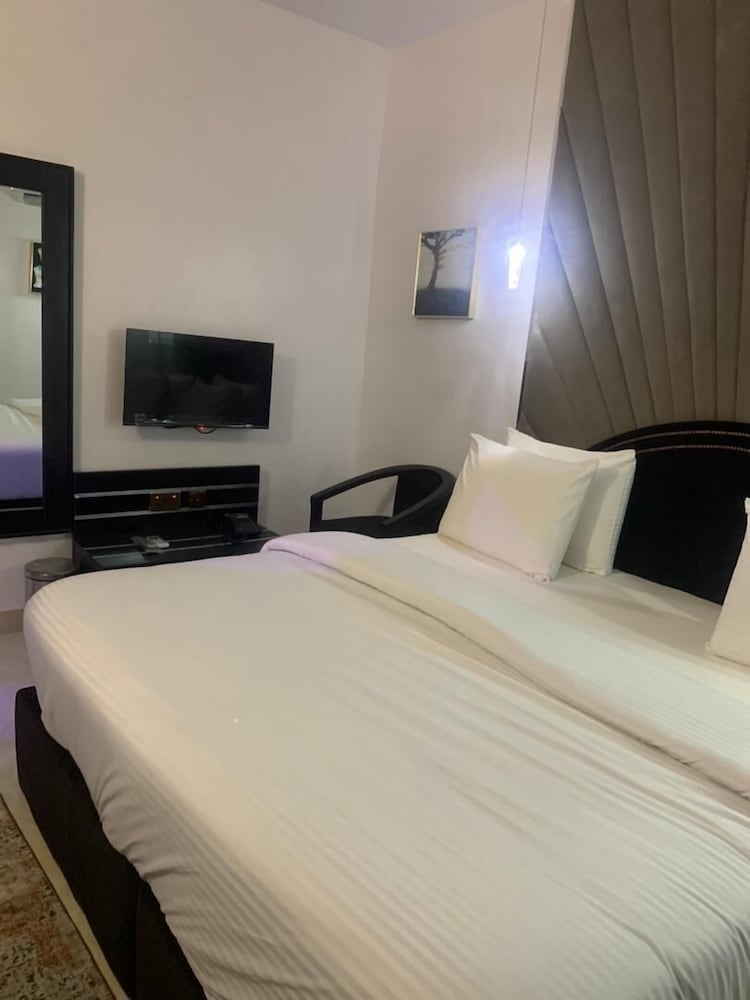 Executive Room - Photo 2