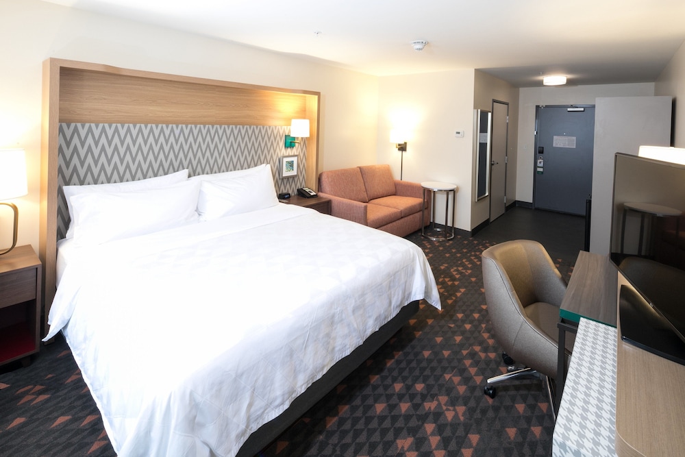 Standard Room, 1 King Bed with Sofa bed (Walk-In Shower) - Photo 3