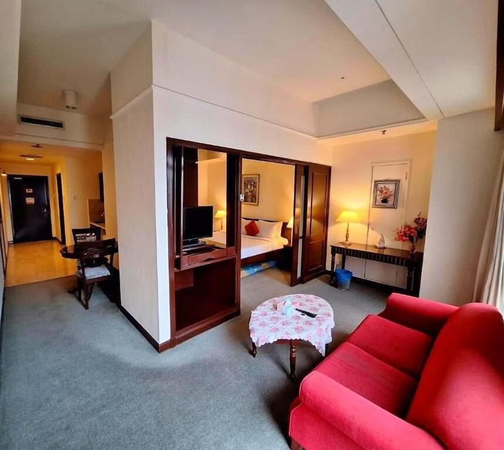 Studio Suite, City View