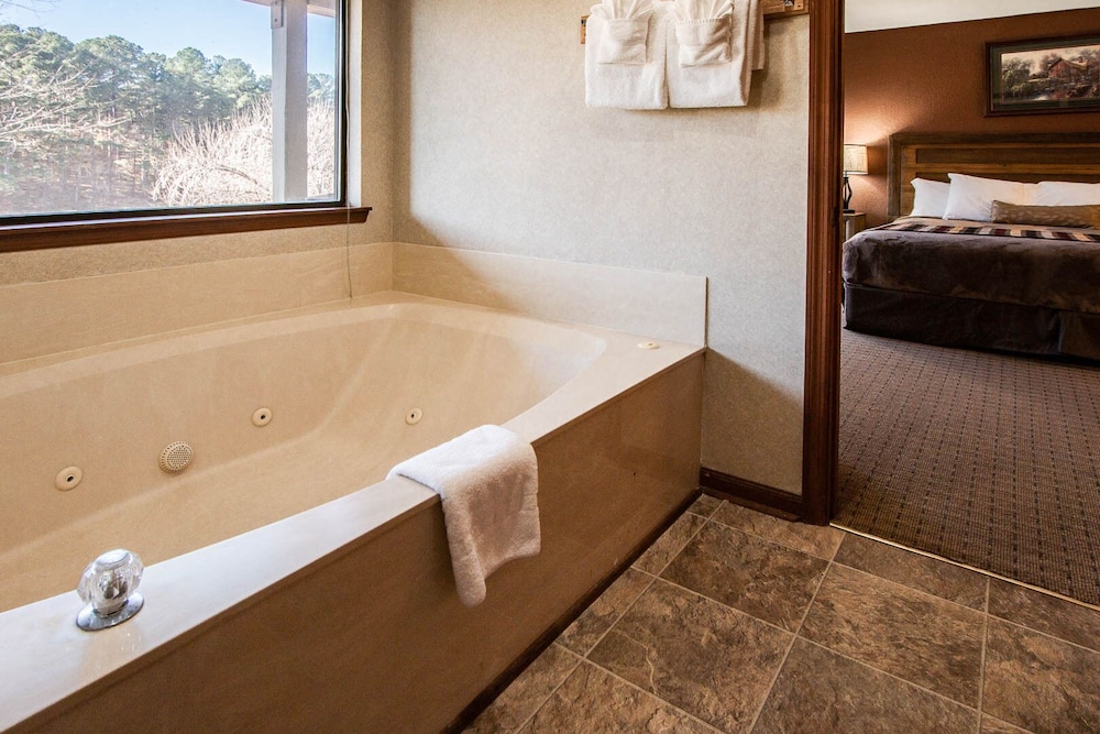 Suite, 1 King Bed with Sofa bed, Non Smoking, Jetted Tub photo 2