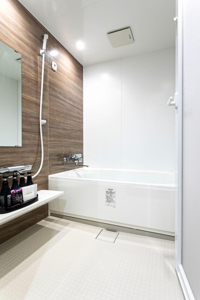 Superior Twin Room, Non Smoking - Photo 7