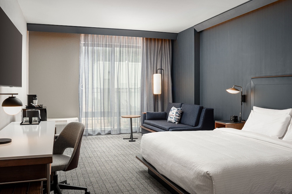 Standard Room, 1 King Bed (Mobility/Hearing Access, Roll-in Shwr)