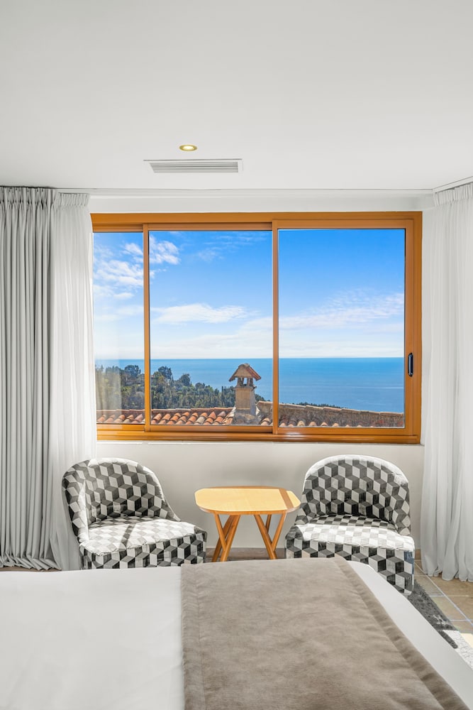 Chambre Double Supérieure, vue partielle sur la mer Chambre Double Supérieure, vue partielle sur la mer
