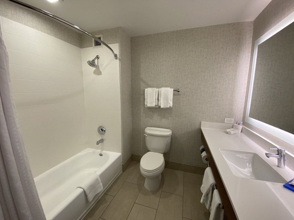 Standard Room, 1 King Bed, Balcony, Lake View - Photo 7