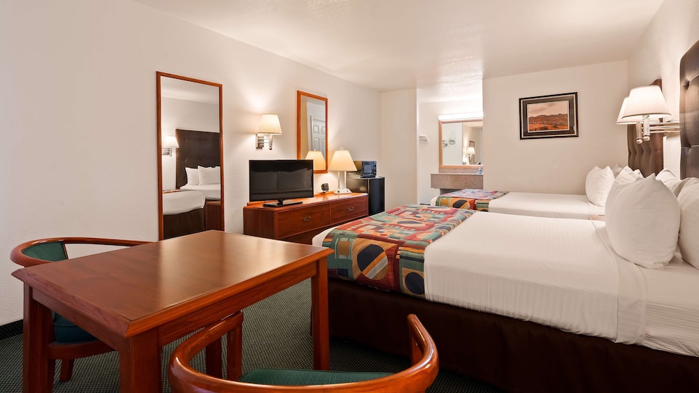 Standard Room, 2 Queen Beds, Non Smoking, Refrigerator & Microwave photo 1