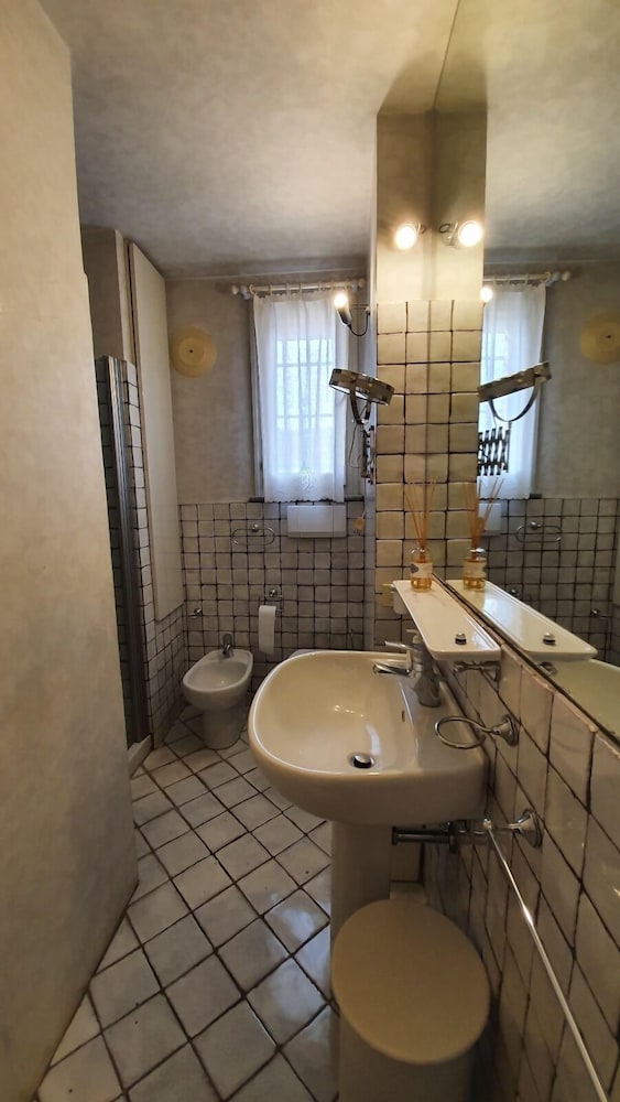 Single Room, Shared Bathroom photo 3