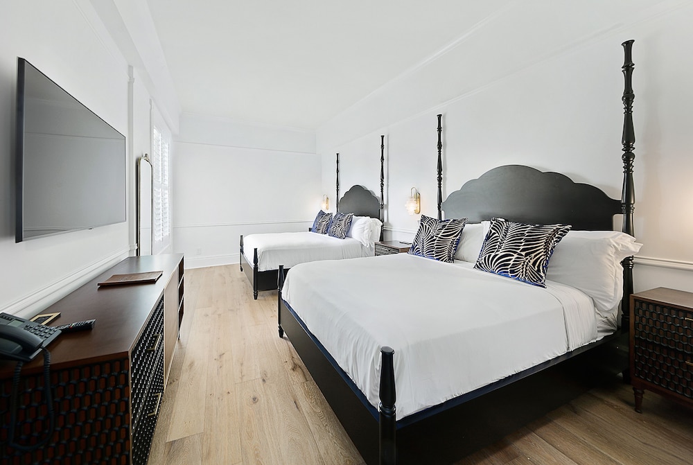 Deluxe Suite, 2 Queen Beds