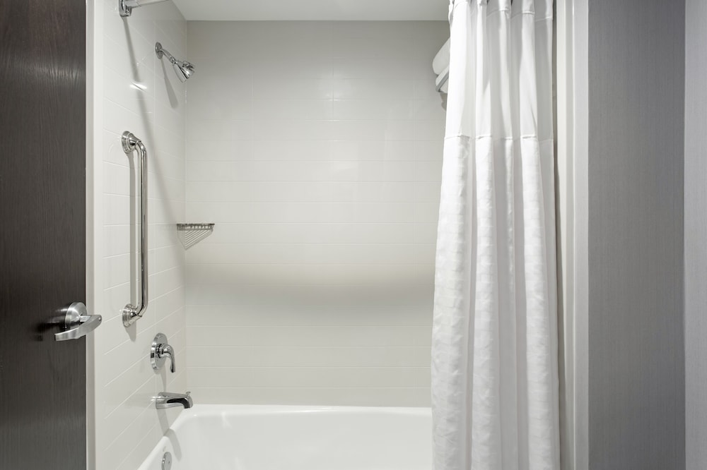 Standard Room, 2 Queen Beds - Photo 7