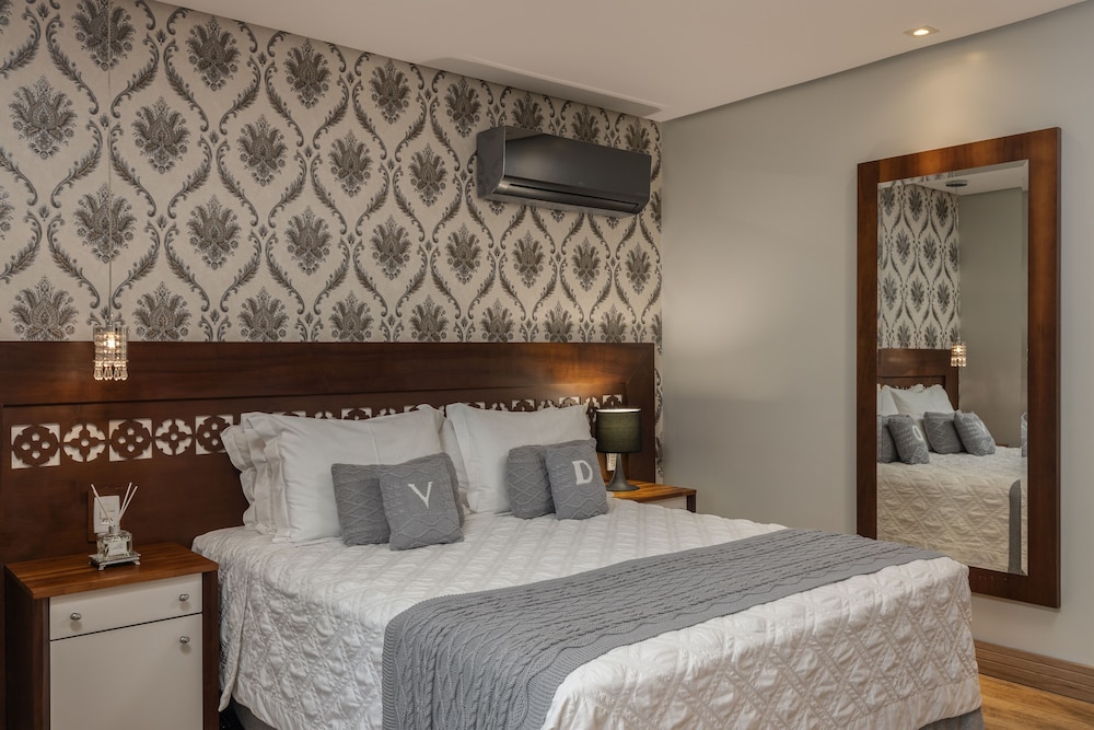 Available room thumbnail 5