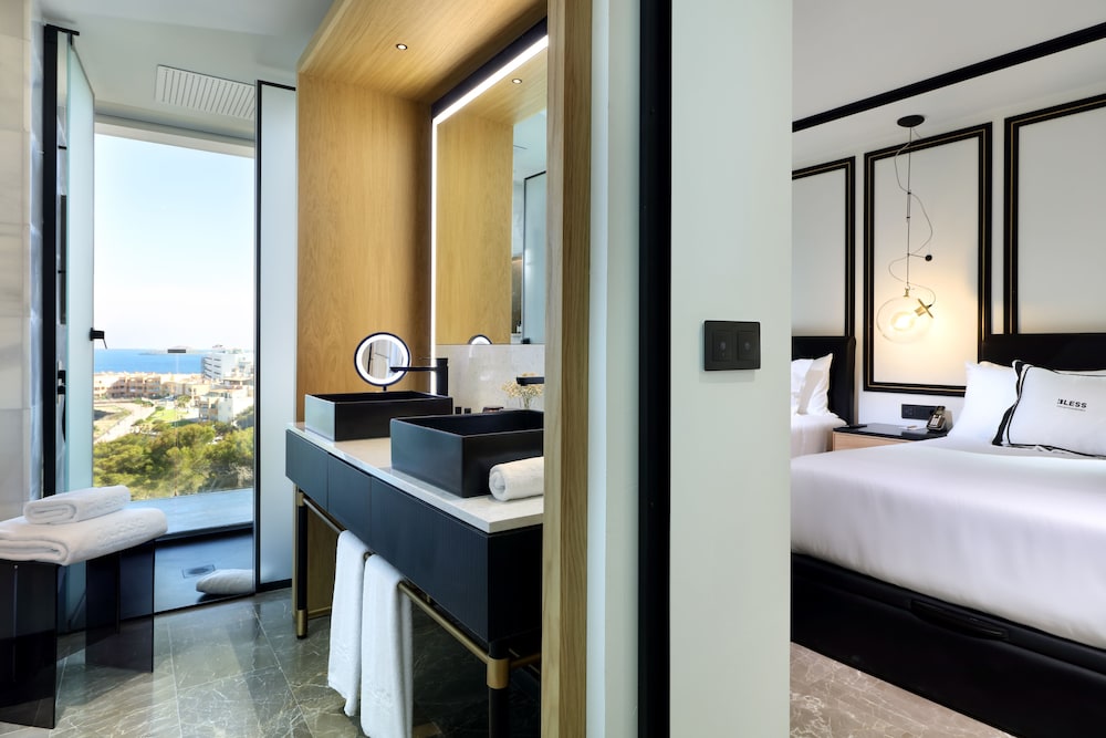 Deluxe Double Room, Sea View - Photo 9
