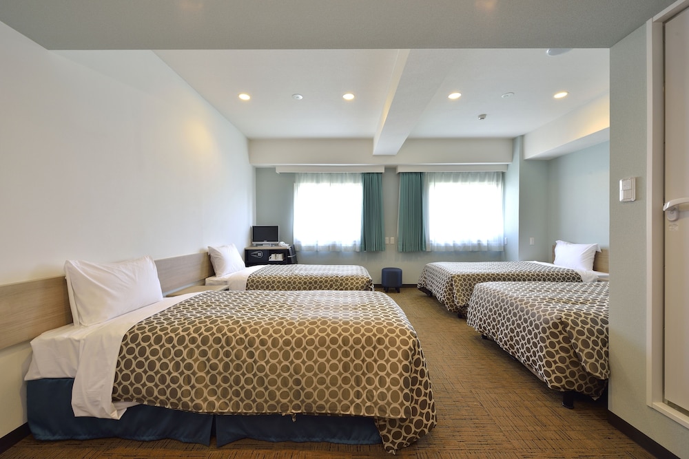 Deluxe Room for Quadruple Occupancy with 4 Single Beds photo 2