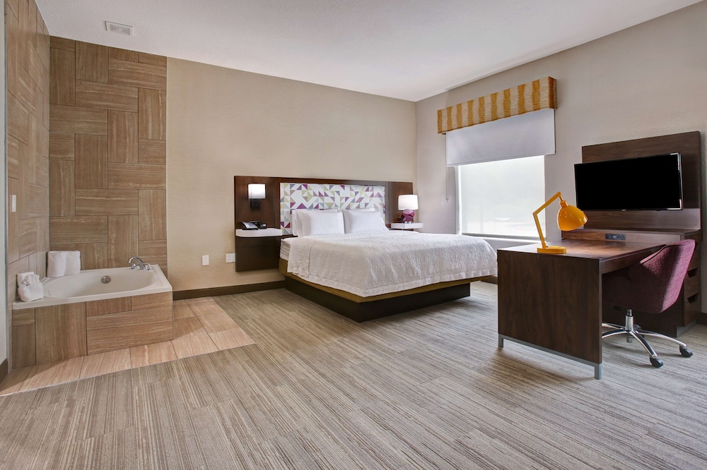 Suite, 1 King Bed, Non Smoking - Photo 4