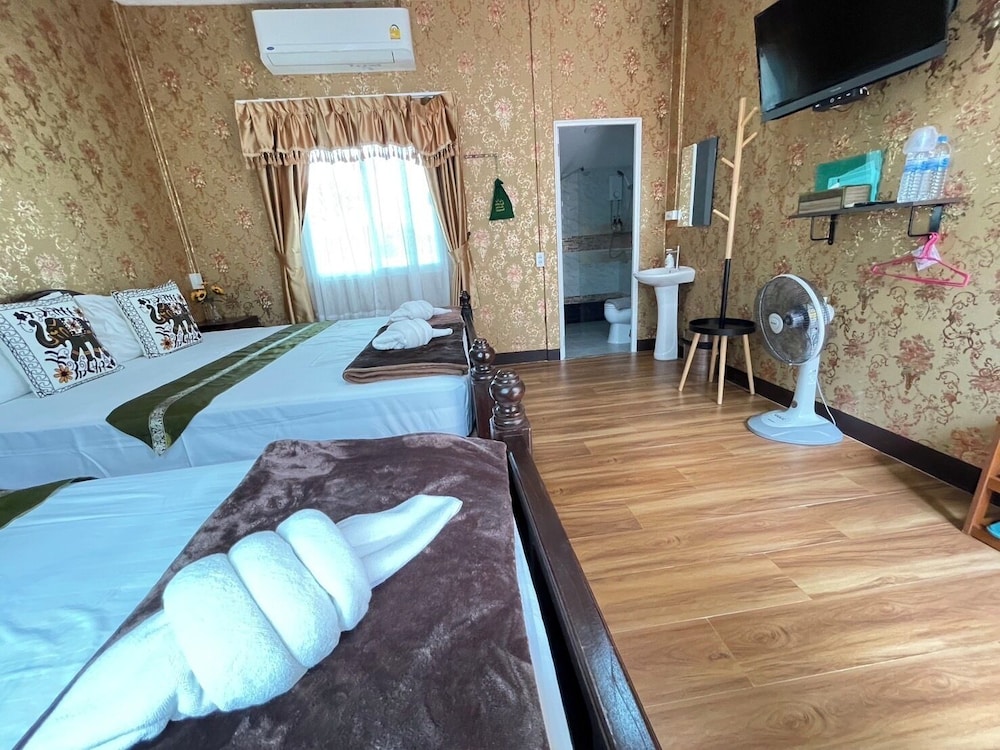 Standard Quadruple Room, Garden View photo 3