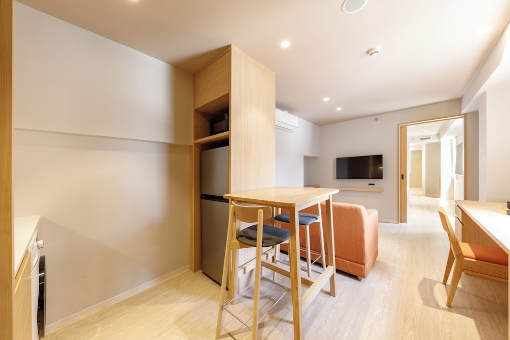 Croom Stay Suite thumbnail 5