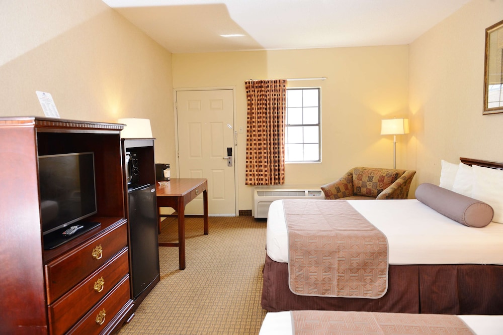 Room, 2 Double Beds, Non Smoking - Photo 3