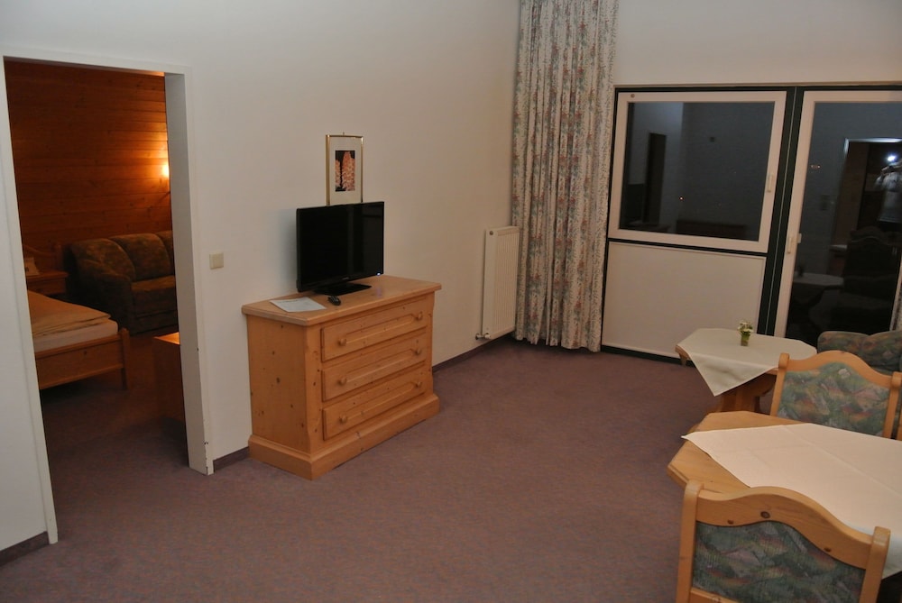 Family Suite, 2 Bedrooms, Balcony, Mountain View photo 1