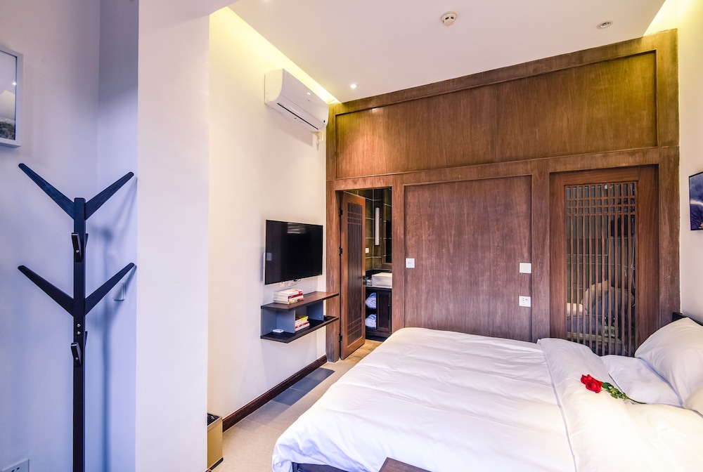 Standard King Room photo 3