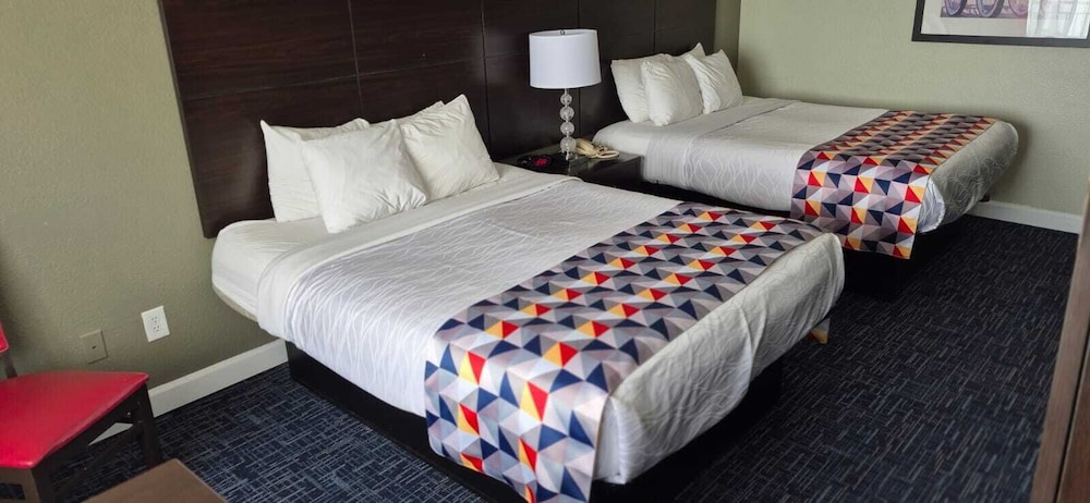 Comfort Single Room, 2 Queen Beds, Non Smoking, Beach View, photo 6