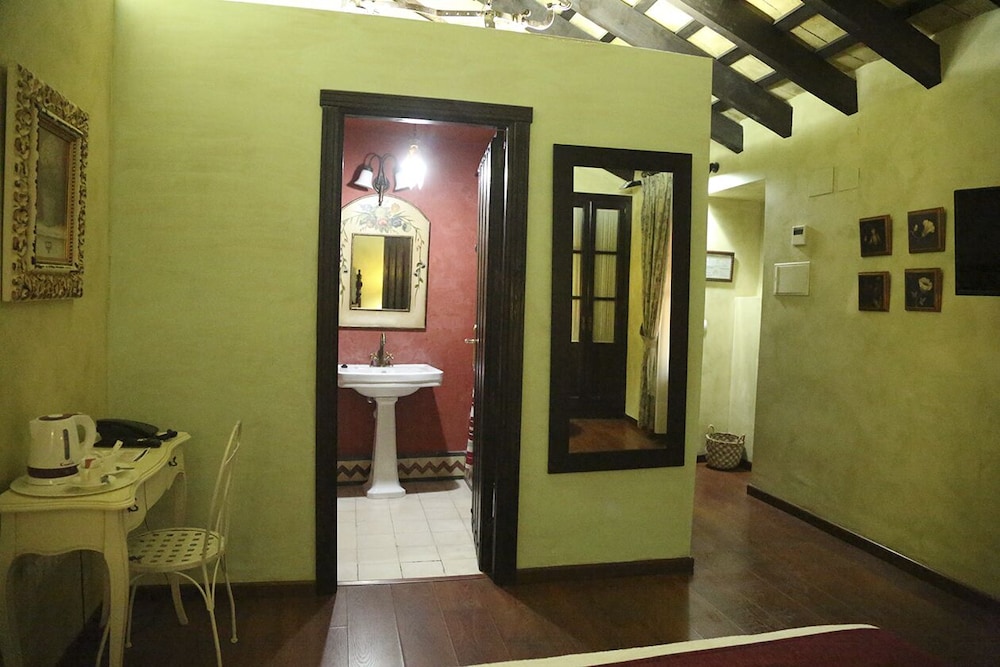 Superior Double Room Single Use - Photo 9