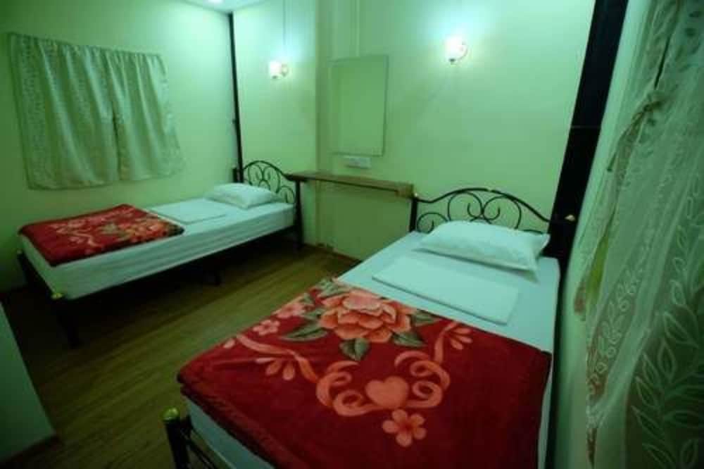 Standard Room, Multiple Beds, Non Smoking photo 1