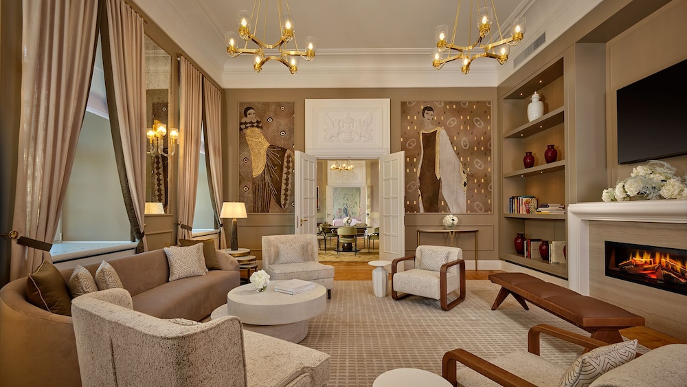Queen Suite - Photo 1
