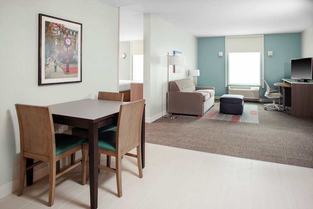 Suite, Multiple Beds, Accessible (Roll-in Shower, 2 Queen Beds&Sofa Bed) photo 3