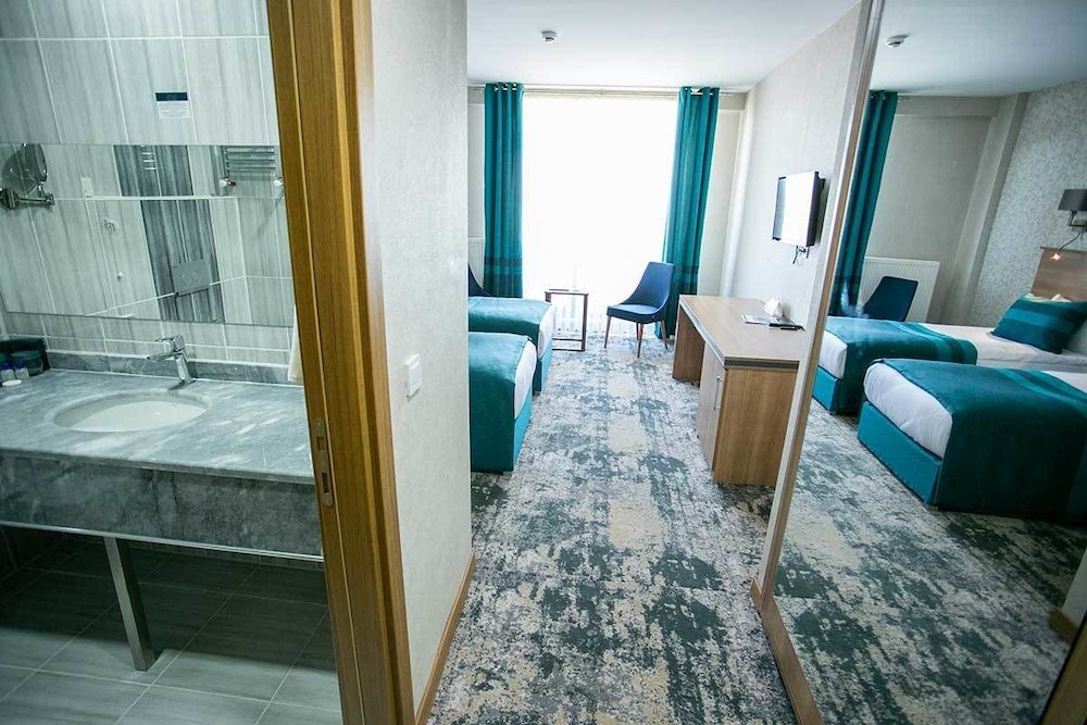 Standard Double or Twin Room photo 3