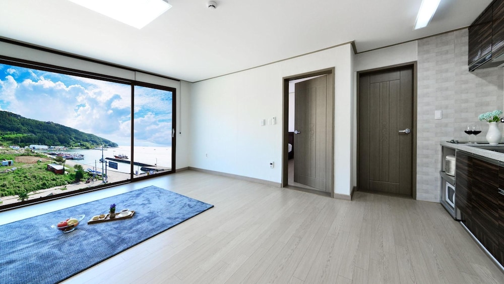 Basic Room, 1 Bedroom (A302(Ocean View)) - Photo 2