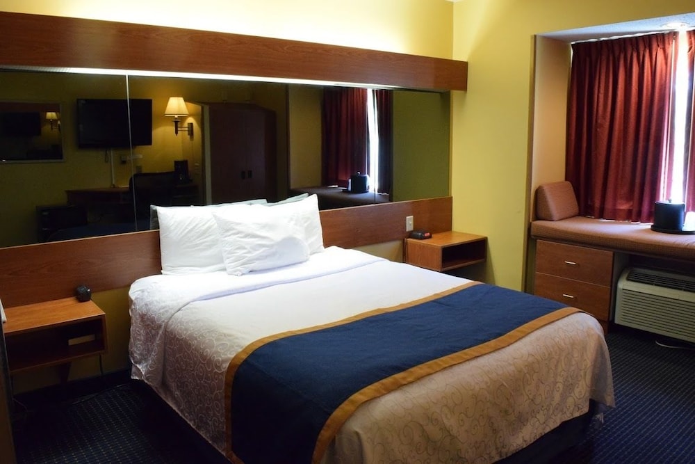 Basic Room, 1 Queen Bed, Accessible photo 1
