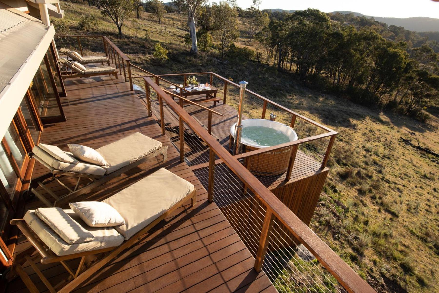 Luxury Four-Bedroom Lodge with Mountain View (8 Adults) photo 2